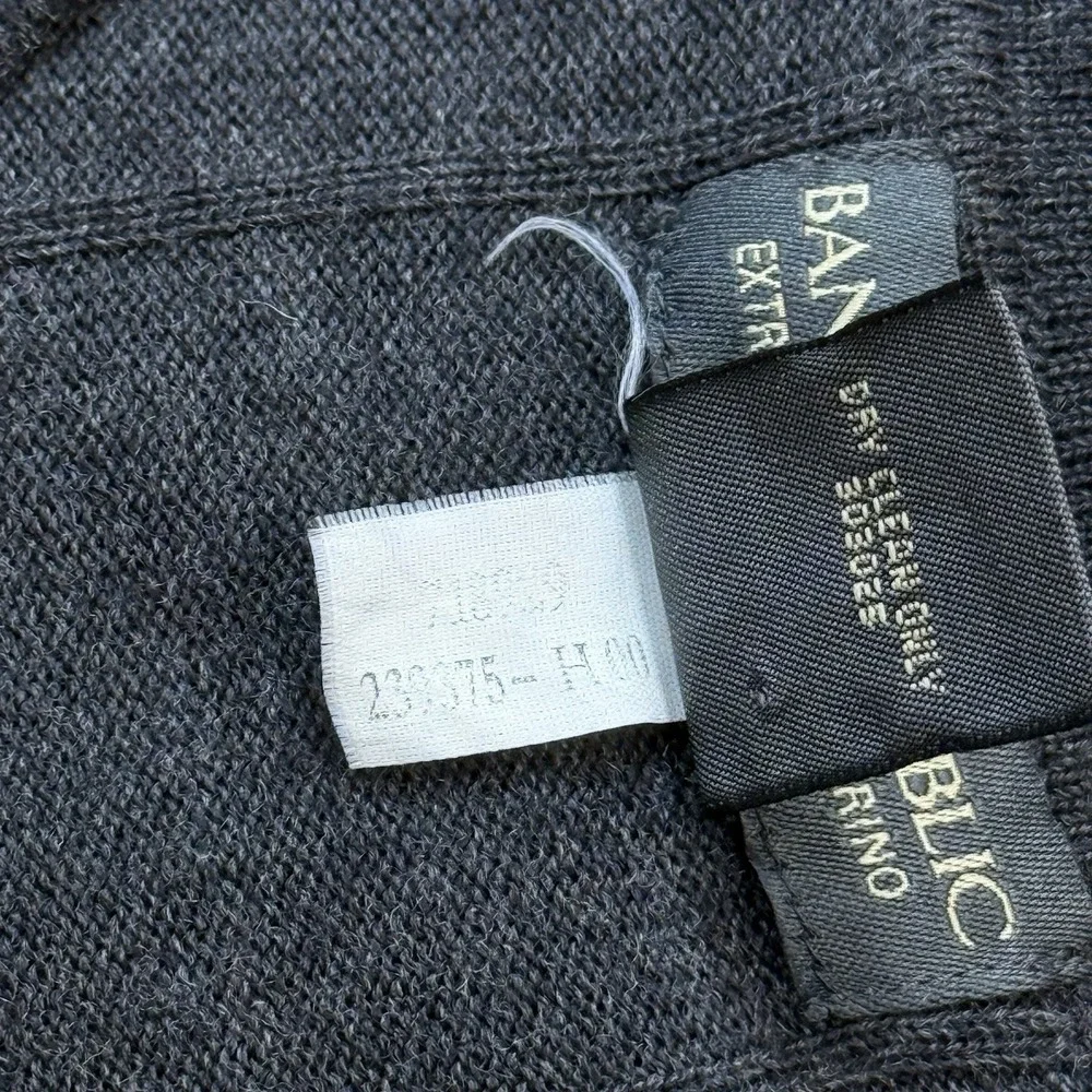 VTG Banana Republic Mens L Gray Merino Wool V Neck Sweater Italian Knit Pullover
